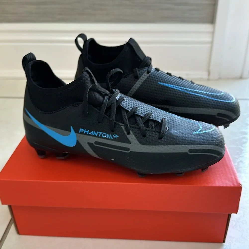 Nike JR Phantom GT2 Academy Cleats  1.5 year - Picture 2 of 9